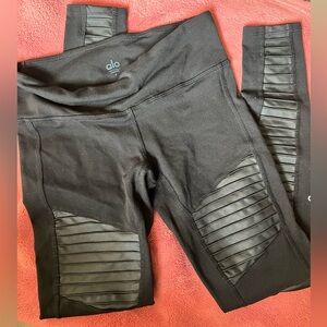 ALO Yoga Black Leggings with Ribbed Detail
